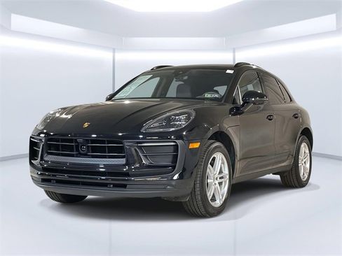 Used 2025 Porsche Macan image 1