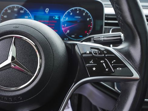 Used 2025 Mercedes-Benz E 350 4MATIC Sedan image 18