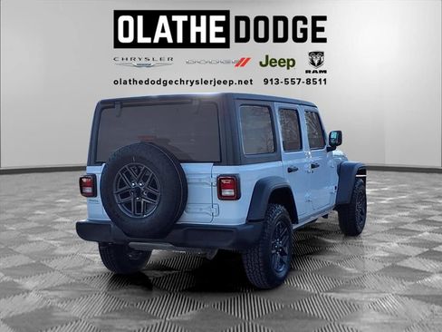 Used 2025 Jeep Wrangler Sport S image 24