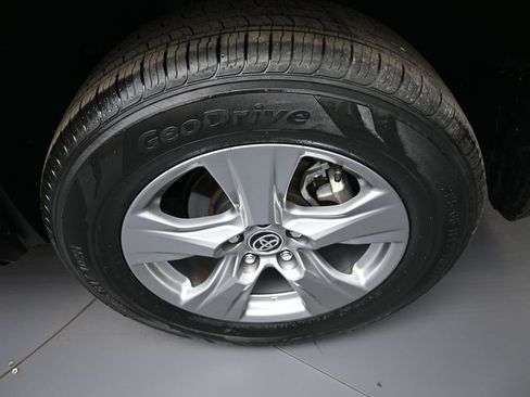 Certified 2024 Toyota RAV4 LE AWD/4WD image 15