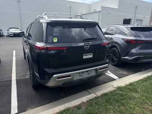 Used 2022 Nissan Pathfinder SL w/ SL Black Package FWD image 9