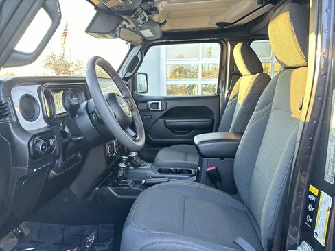 Used 2024 Jeep Wrangler Sport S w/ Convenience Group image 10