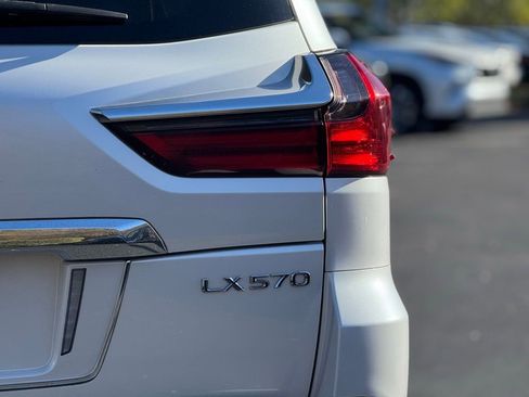 Used 2019 Lexus LX 570 4WD image 14