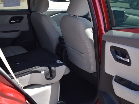 Used 2025 Nissan Rogue SV AWD/4WD image 14