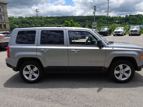 Used 2016 Jeep Patriot Latitude AWD/4WD image 5