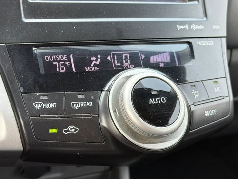 Used 2014 Toyota Prius V Three FWD image 17