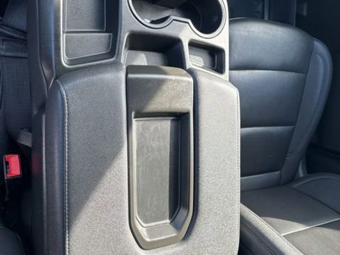 Used 2025 GMC Sierra 1500 SLT image 25