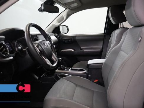 Certified 2022 Toyota Tacoma SR5 AWD/4WD image 12