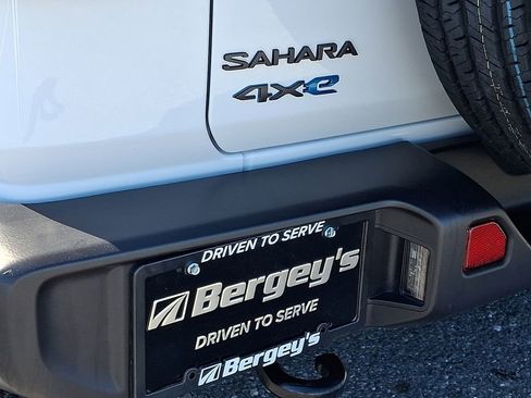 Used 2025 Jeep Wrangler Unlimited Sahara AWD/4WD image 35