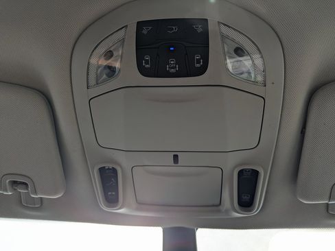 Used 2023 Chrysler Pacifica Limited image 24