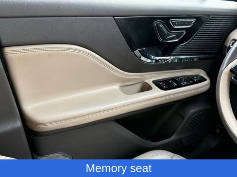 Used 2022 Lincoln Corsair AWD w/ Premium Package image 38