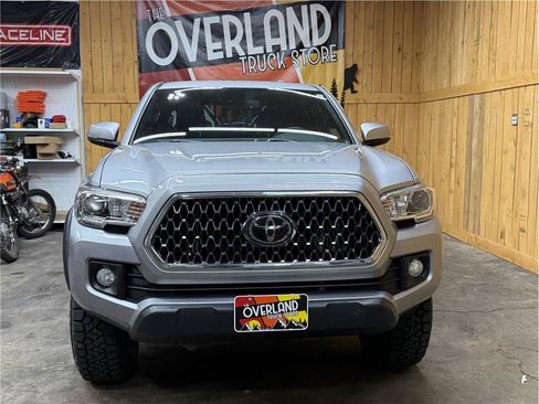 Used 2019 Toyota Tacoma TRD Off-Road w/ TRD Premium Off Road Package AWD/4WD image 2