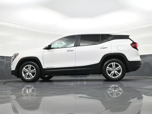 Used 2023 GMC Terrain SLE image 24