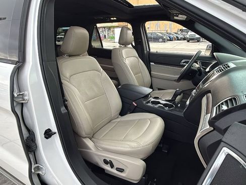 Used 2019 Ford Explorer Limited w/ Ford Safe & Smart Package FWD image 43