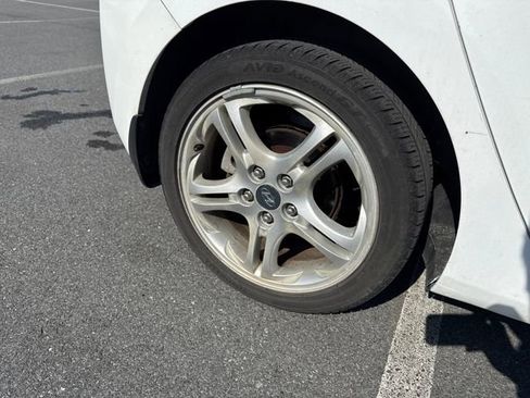 Used 2017 Hyundai Elantra GT image 11