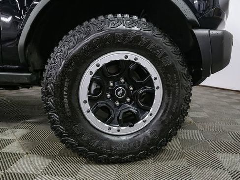 Used 2023 Ford Bronco Badlands w/ Sasquatch Package image 13