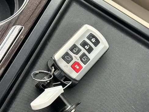 Used 2018 Toyota Sienna XLE w/ XLE Navigation Package image 26