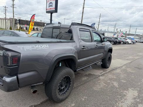 Used 2016 Toyota Tacoma TRD Off-Road w/ Premium & Technology Package AWD/4WD image 50