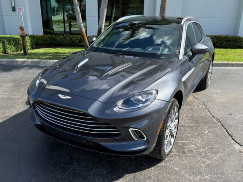 Used 2022 Aston Martin DBX image 9