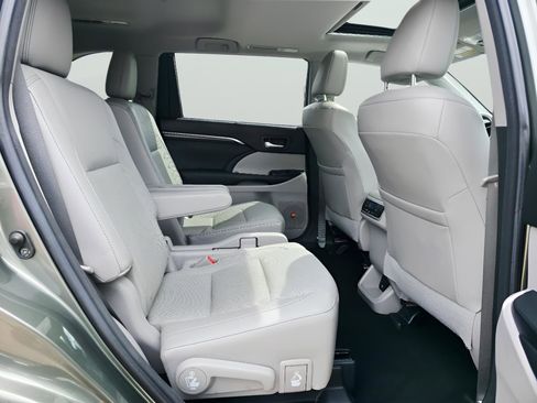 Used 2015 Toyota Highlander Limited AWD/4WD image 15