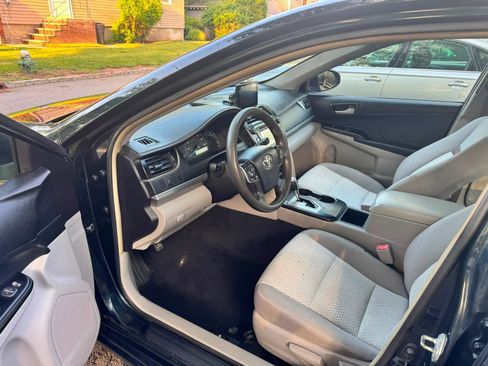 Used 2014 Toyota Camry FWD image 6