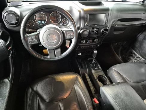 Used 2017 Jeep Wrangler Unlimited Sahara AWD/4WD image 10