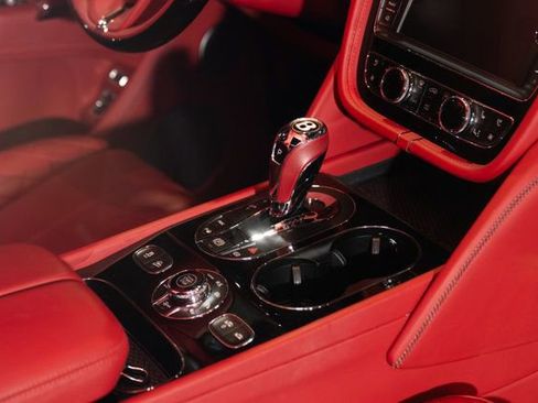 Used 2019 Bentley Bentayga image 18