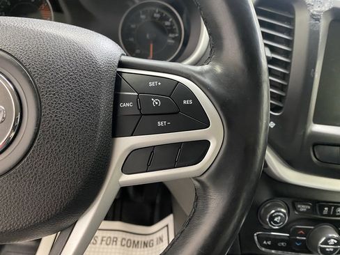 Used 2018 Jeep Cherokee Trailhawk w/ Cold Weather Group image 29