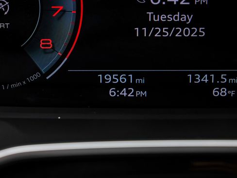 Used 2024 Audi Q3 2.0T Premium Plus w/ Premium Plus Package image 24