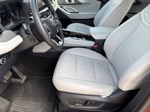 Used 2025 Ford Explorer Platinum w/ LUX Leather Package image 9