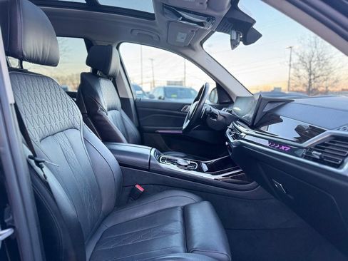 Used 2023 BMW X7 xDrive40i w/ Premium Package image 25