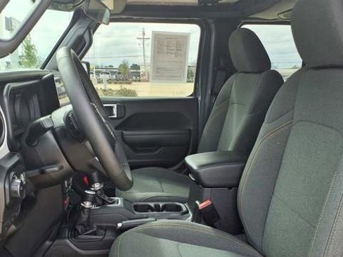 Used 2025 Jeep Wrangler Willys image 14