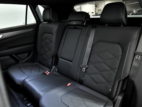 Certified 2026 Volkswagen Atlas Cross Sport SE w/ Panoramic Sunroof Package AWD/4WD image 8