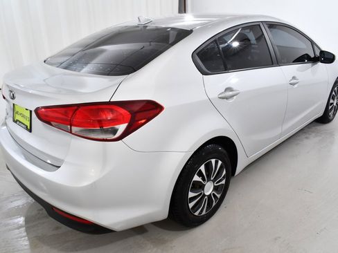 Used 2018 Kia Forte LX w/ LX Rear Camera Package image 11
