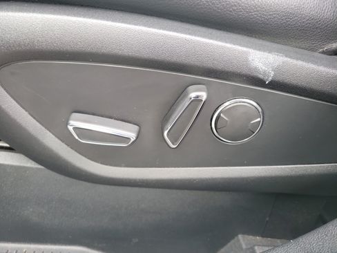 Used 2019 Lincoln Nautilus Premier AWD/4WD image 17