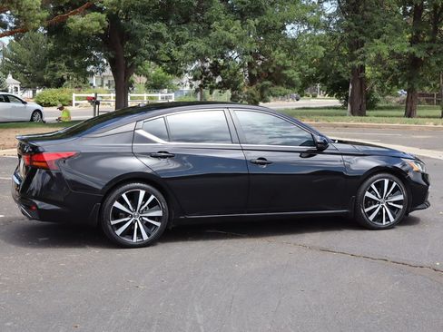 Used 2020 Nissan Altima 2.5 SR w/ Premium Package FWD image 4
