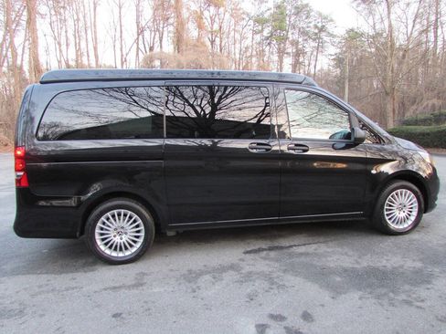 Used 2018 Mercedes-Benz Metris Passenger image 30