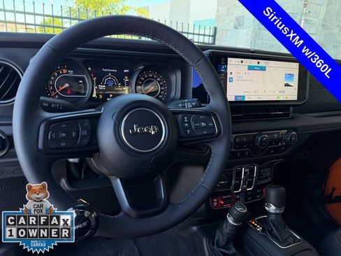 Used 2025 Jeep Gladiator Rubicon w/ Convenience Group AWD/4WD image 11