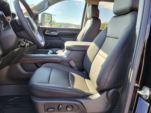 New 2025 GMC Sierra 2500 SLT w/ SLT Premium Package image 4