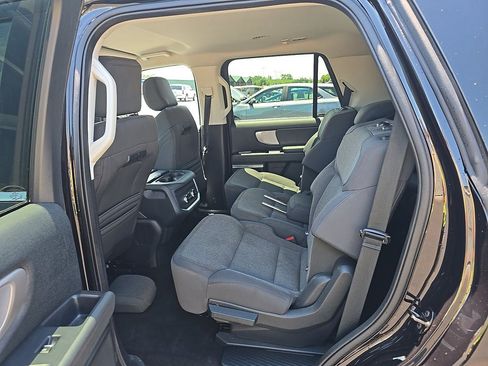 Used 2025 Ford Expedition Active AWD/4WD image 15