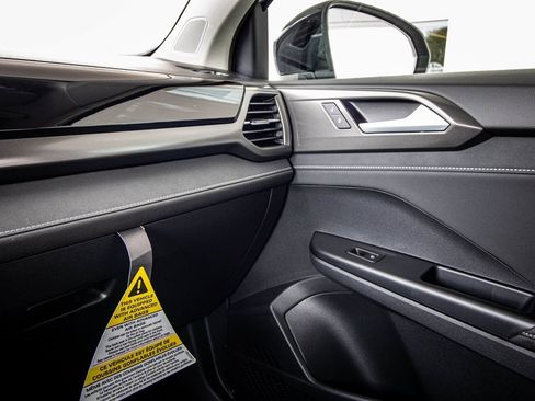 New 2026 Volkswagen Taos SE image 45