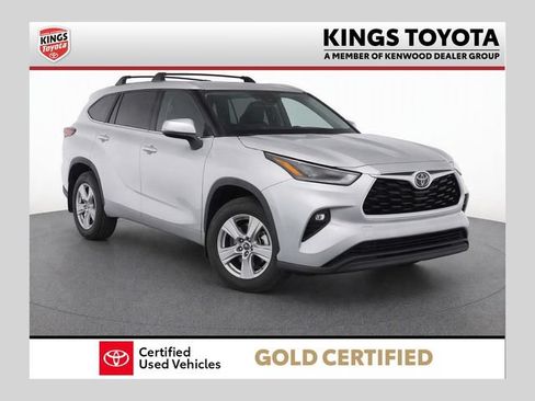Used 2024 Toyota Highlander LE AWD/4WD image 1