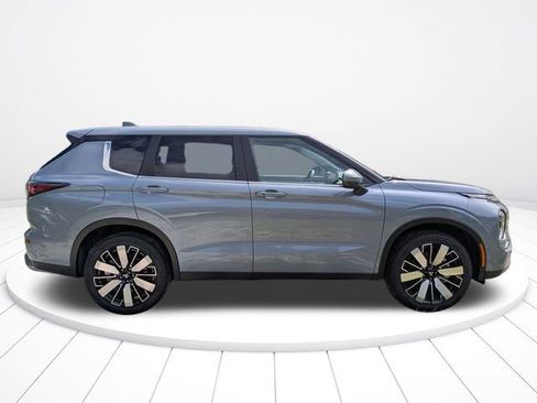New 2026 Mitsubishi Outlander SE FWD image 3