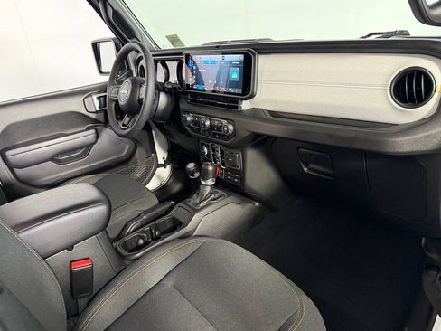 Used 2024 Jeep Wrangler Unlimited AWD/4WD image 22