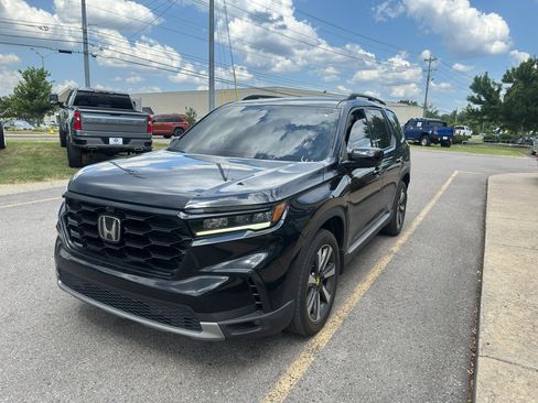 Used 2025 Honda Pilot Elite image 8
