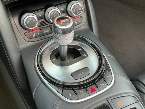 Used 2014 Audi R8 V10 w/ Full Leather Package image 25