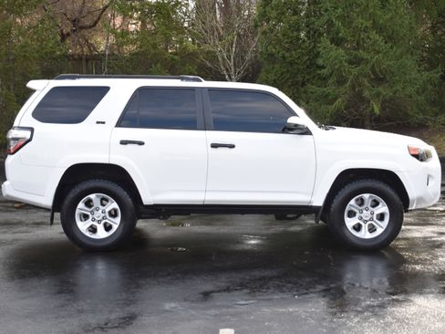 Used 2016 Toyota 4Runner SR5 image 33