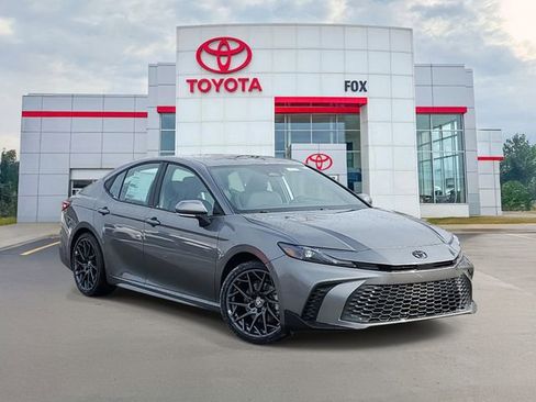 New 2026 Toyota Camry SE image 1