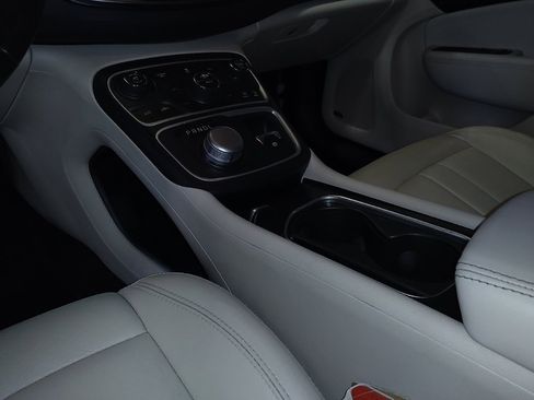 Used 2016 Chrysler 200 C w/ Premium Lighting Group FWD image 26