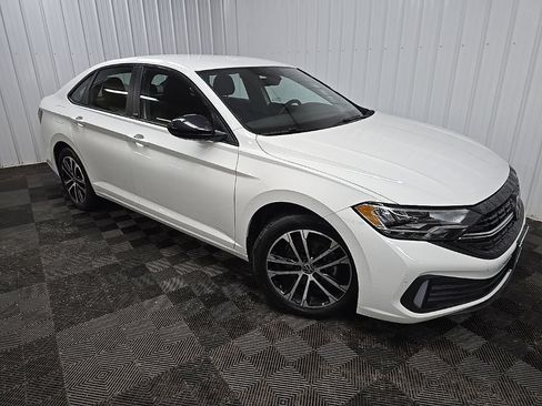 Used 2024 Volkswagen Jetta Sport FWD image 7